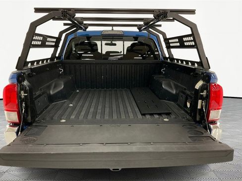 Used 2017 Toyota Tacoma TRD Off-Road image 7