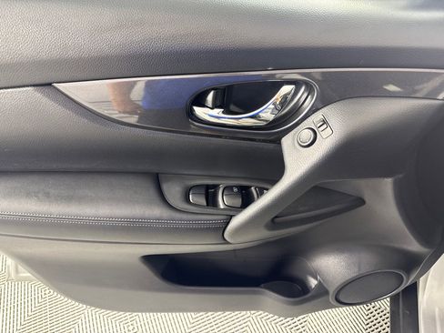 Used 2018 Nissan Rogue S image 10