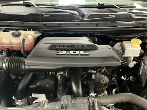Used 2022 RAM 1500 Laramie AWD/4WD image 27