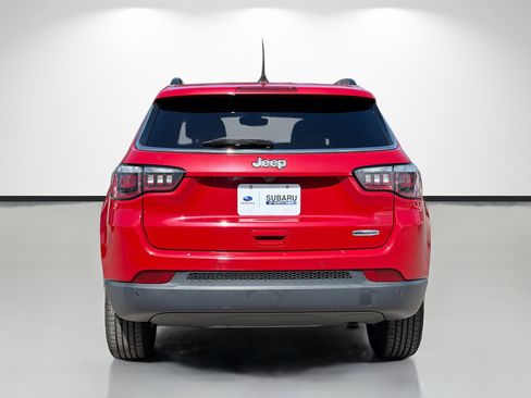 Used 2018 Jeep Compass Latitude w/ Popular Equipment Group FWD image 4