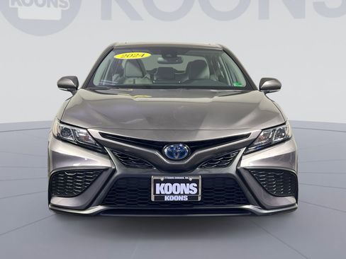 Used 2024 Toyota Camry SE image 11