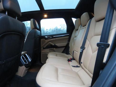 Used 2017 Porsche Cayenne image 20