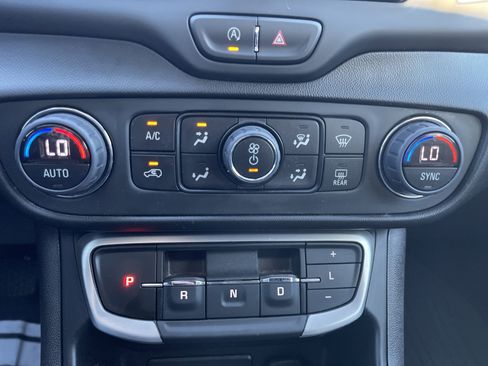 Used 2023 GMC Terrain SLE w/ Driver Convenience Package image 26