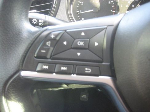 Used 2019 Nissan Rogue S image 27