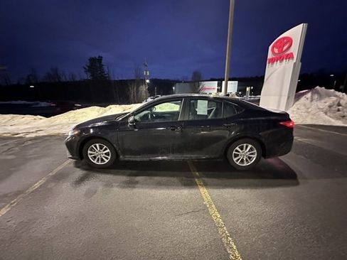 Used 2025 Toyota Camry LE w/ Convenience Package image 6