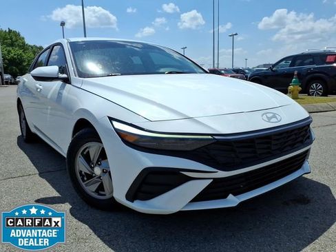 Used 2025 Hyundai Elantra SE FWD image 1