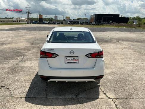Used 2024 Nissan Versa SV w/ Trunk Package image 5