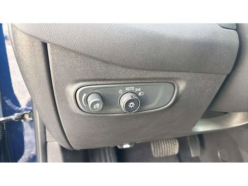 Used 2023 Chevrolet Equinox LT image 19