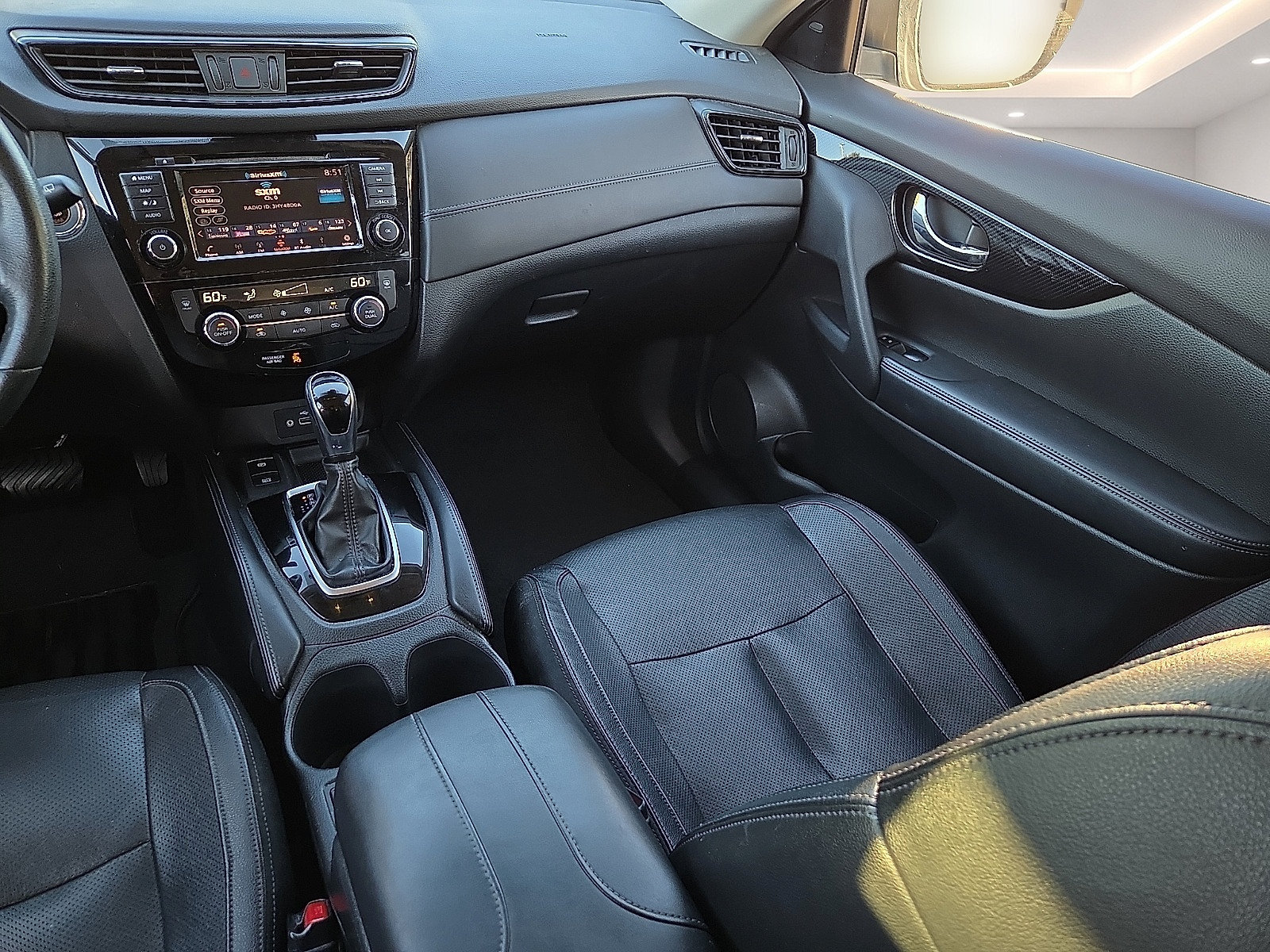 Used 2020 Nissan Rogue SL w/ Premium Package AWD/4WD image 12