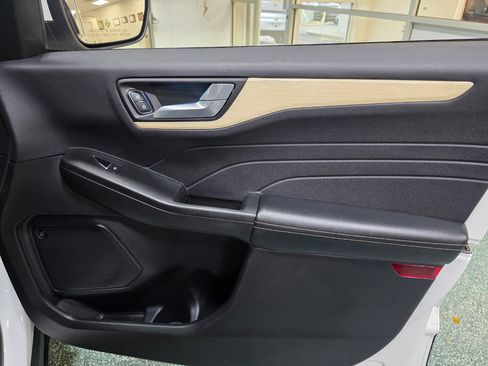 Used 2022 Ford Escape Titanium w/ Titanium Premium Package image 29