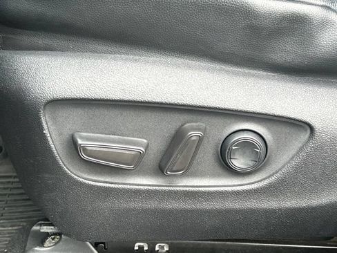 Used 2021 Toyota Highlander XLE AWD/4WD image 21