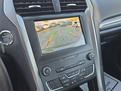 Used 2020 Ford Fusion SE image 21