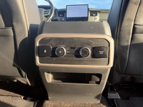 Used 2022 Ford Expedition XLT image 33
