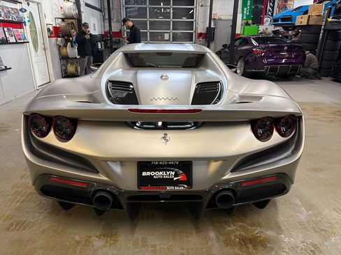 Used 2021 Ferrari F8 Tributo image 7