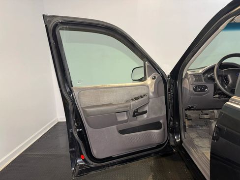 Used 2002 Ford Explorer XLS AWD/4WD image 7