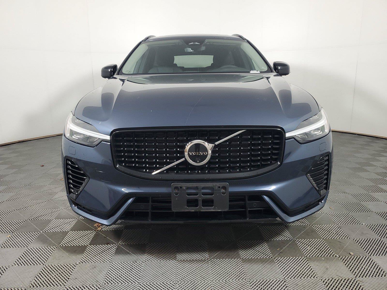 Used 2024 Volvo XC60 T8 Plus w/ Protection Package Premier AWD/4WD image 2