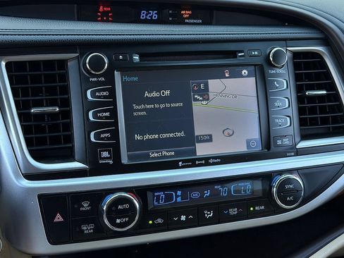 Used 2018 Toyota Highlander Limited FWD image 17