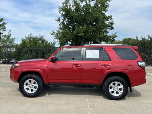 Used 2024 Toyota 4Runner SR5 AWD/4WD image 4