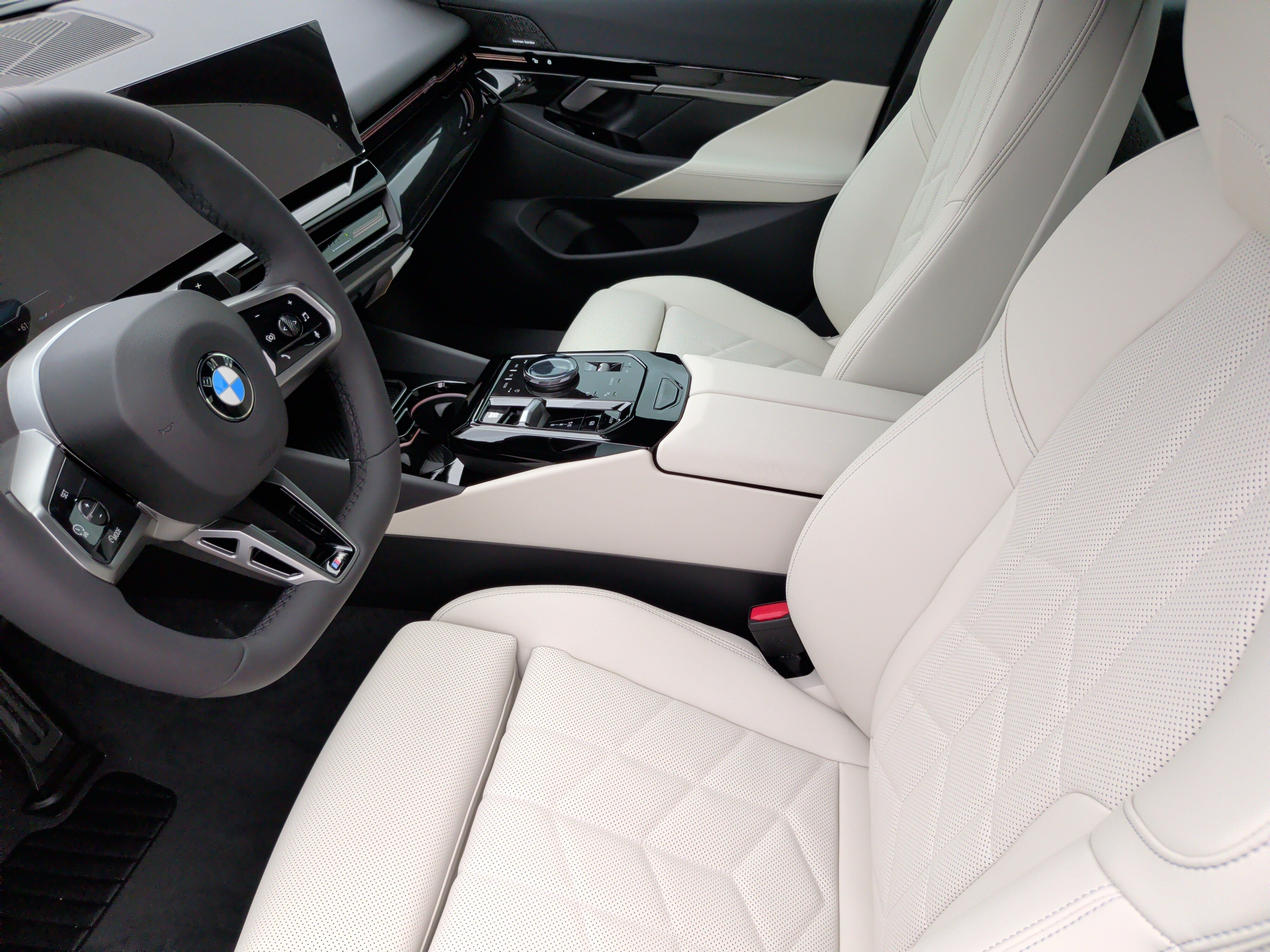 Certified 2026 BMW 530i xDrive w/ M Sport Package AWD/4WD image 27