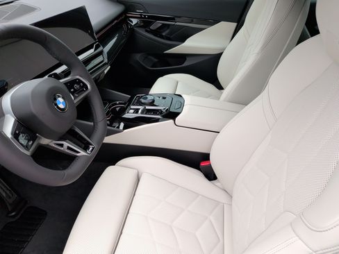 Used 2026 BMW 530i xDrive w/ M Sport Package AWD/4WD image 27