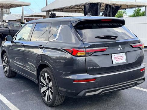 Used 2025 Mitsubishi Outlander SE AWD/4WD image 4