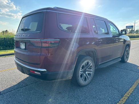 Used 2023 Jeep Wagoneer 4WD w/ Premium Group I image 3