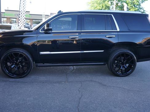 Used 2019 Cadillac Escalade Platinum AWD/4WD image 6