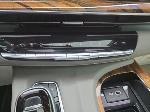 Used 2021 Cadillac Escalade Sport Platinum AWD/4WD image 23
