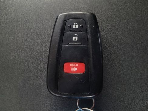 Used 2022 Toyota Highlander L FWD image 32