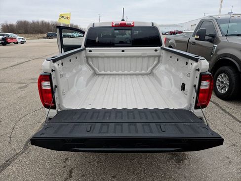 New 2026 GMC Canyon Elevation w/ Convenience Package image 32