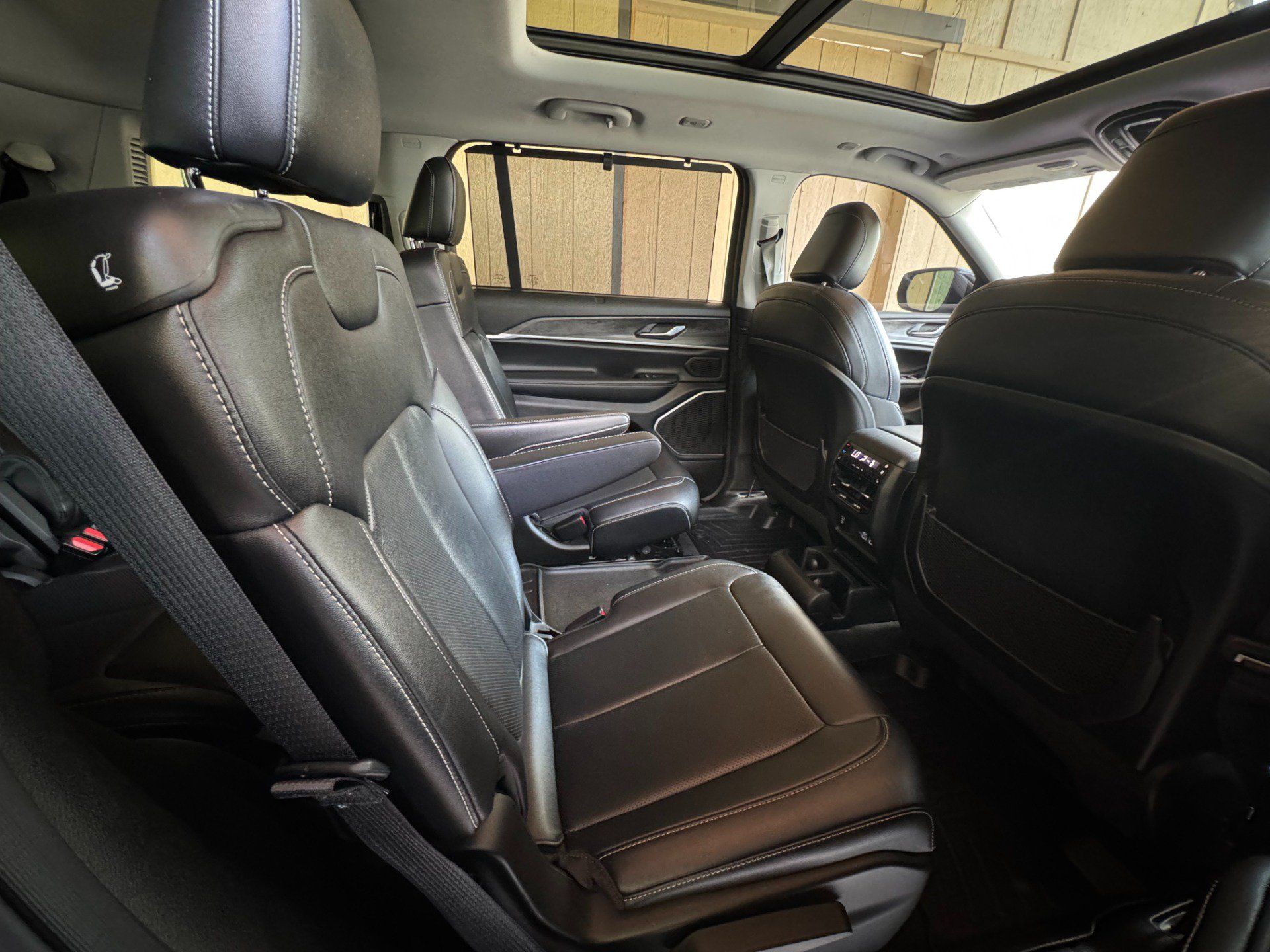 Used 2022 Jeep Grand Cherokee L Limited w/ Luxury Tech Group II AWD/4WD image 48