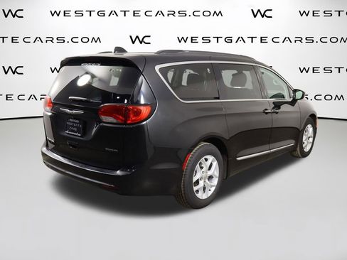 Used 2017 Chrysler Pacifica Touring-L w/ Tire & Wheel Group image 48