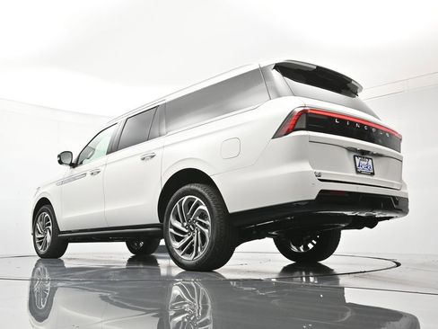 New 2026 Lincoln Navigator L Premier AWD/4WD image 43