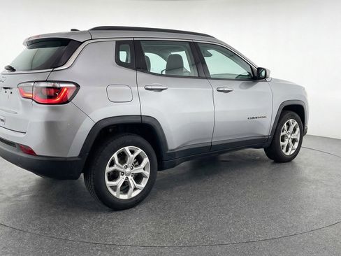 Used 2025 Jeep Compass Latitude image 9