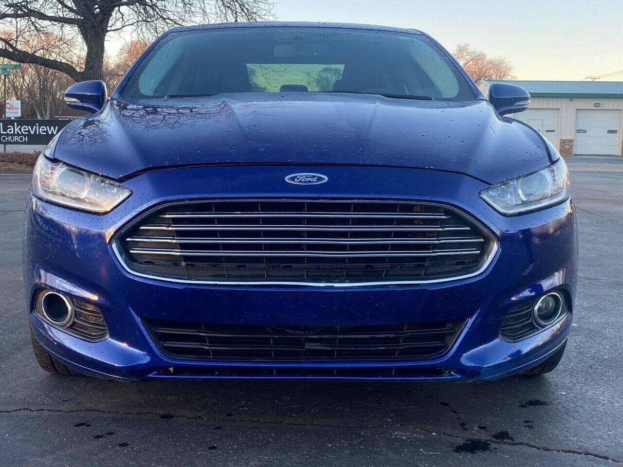 Used 2015 Ford Fusion SE w/ Equipment Group 202A FWD image 2