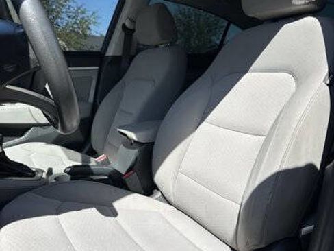 Used 2020 Hyundai Elantra SEL image 12