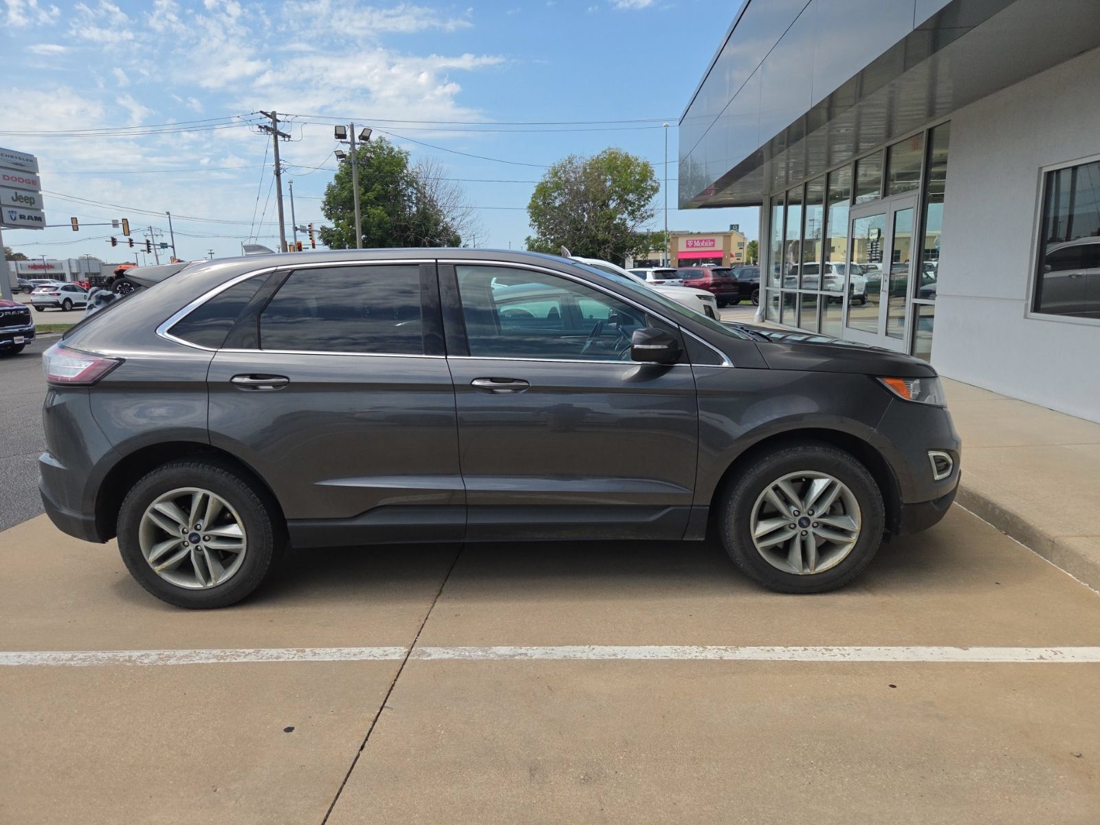 Used 2017 Ford Edge SEL w/ Equipment Group 201A AWD/4WD image 3