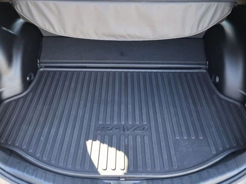 Used 2018 Toyota RAV4 Limited AWD/4WD image 6