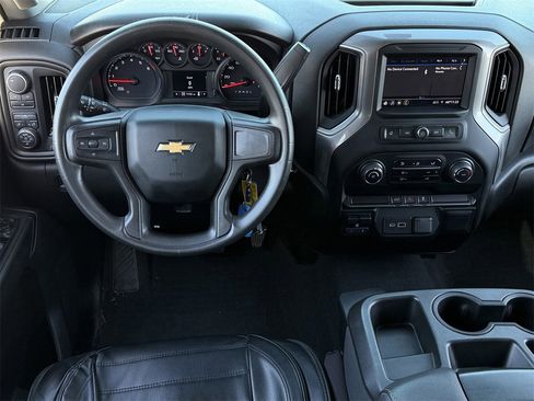 Used 2022 Chevrolet Silverado 2500 Custom w/ Custom Value Package image 12