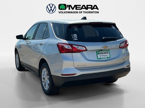 Used 2021 Chevrolet Equinox LS w/ LS Convenience Package FWD image 3