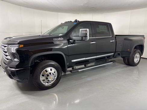 New 2026 Chevrolet Silverado 3500 High Country w/ High Country Premium Package AWD/4WD image 6