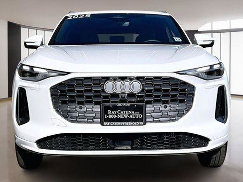 Used 2025 Audi Q5 Premium w/ Convenience Package AWD/4WD image 2