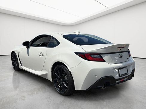 Used 2025 Toyota GR86 Premium w/ ALL Weather Mat Package (TMS) RWD image 6