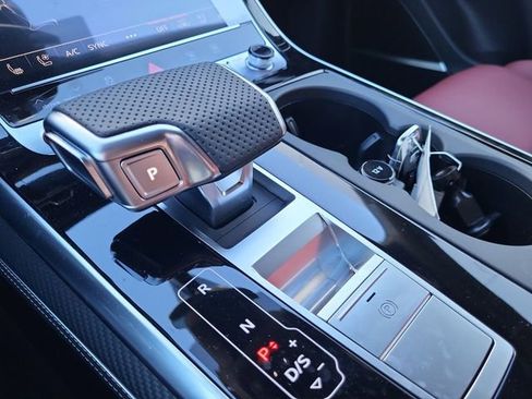 New 2026 Audi SQ8 Prestige image 24