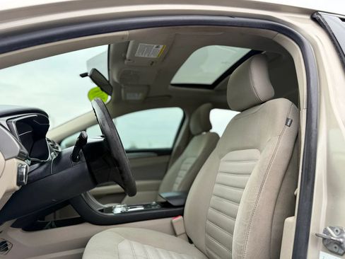 Used 2018 Ford Fusion SE FWD image 13