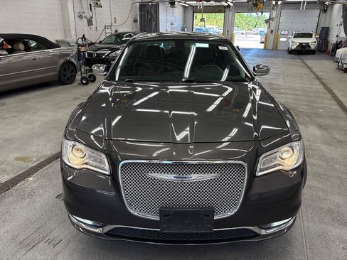 Used 2019 Chrysler 300 Limited AWD/4WD image 7