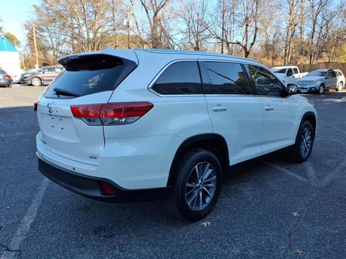 Used 2019 Toyota Highlander XLE image 3