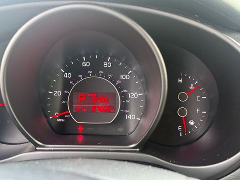Used 2016 Kia Soul + FWD image 11