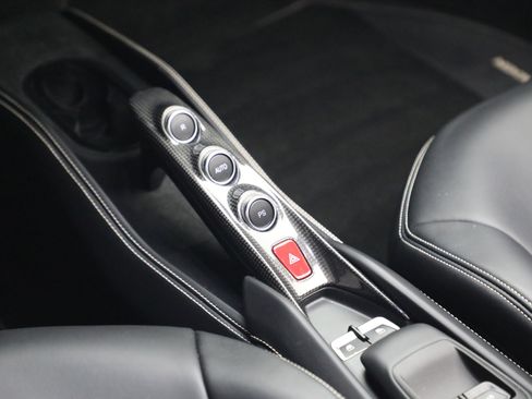 Certified 2021 Ferrari F8 Tributo RWD image 21