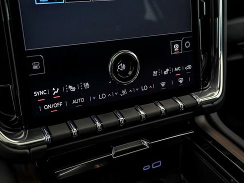 New 2026 GMC Yukon Denali w/ Denali Reserve Package AWD/4WD image 19